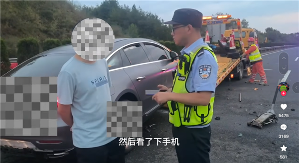 司機使用輔助駕駛時看手機釀事故 不減速撞上前車：網(wǎng)友喊話為何不開華為