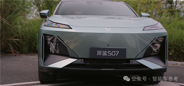 史上便宜華為智駕車！深藍(lán)S07視覺輕松挑戰(zhàn)重慶魔鬼高架