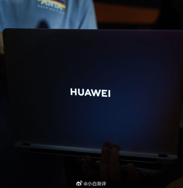大變化！華為首款高性能本外觀細(xì)節(jié)曝光：帶有GT標(biāo)識(shí) 發(fā)光Logo