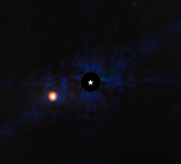 韋布望遠(yuǎn)鏡首次直接拍到系外行星！還是個(gè)“三體”星系