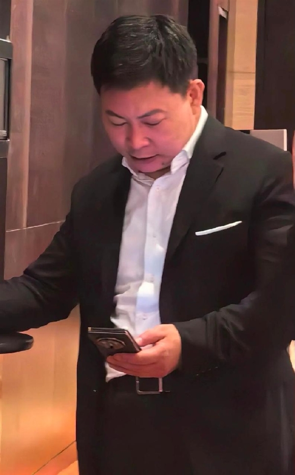 新一代電子茅臺！余承東確認華為首款三折屏手機9月亮相