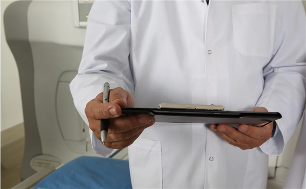 抖音百萬(wàn)粉絲網(wǎng)紅“干巴大叔”去世：曾查出骨癌