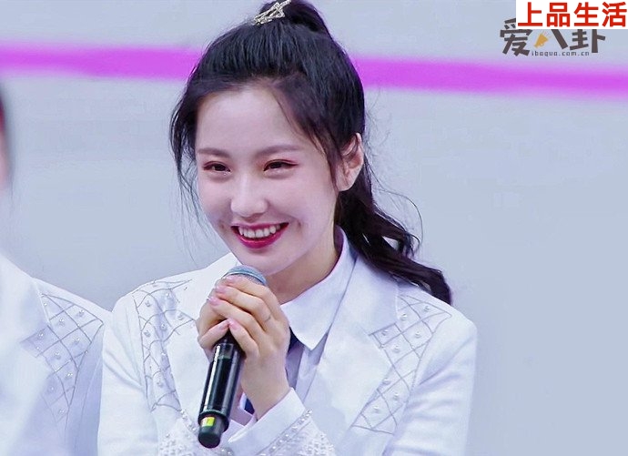 創(chuàng)造營舞臺(tái)上的王藝瑾