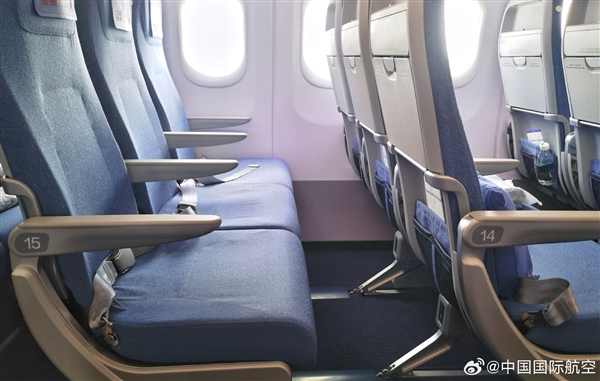 國(guó)航首架C919國(guó)產(chǎn)大飛機(jī)座艙細(xì)節(jié)：配有手機(jī)支架、60W USB-C接口