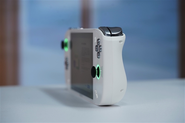 全球第二款酷睿Ultra掌機！AOKZOE A2 Ultra圖賞