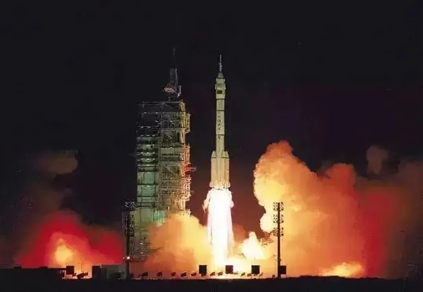 神舟一號(hào)發(fā)射整整25年！航天飛機(jī)、載人飛船爭(zhēng)論了3年多