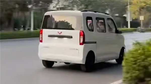 中國人自己的K-car！全新五菱之光EV亮相街頭：預(yù)計(jì)明年上市開售