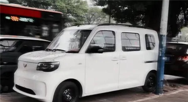 中國人自己的K-car！全新五菱之光EV亮相街頭：預(yù)計(jì)明年上市開售
