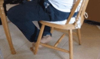看到抖腿就發(fā)狂 英國(guó)女子離開家人獨(dú)自生活