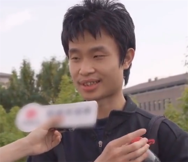 北大韋神板書曝光:果然數(shù)學的盡頭是英語 一句中文也沒有