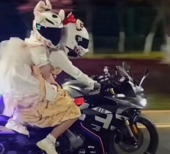 機(jī)車圈男博主“波哥”出車禍身亡引熱議：多名機(jī)車網(wǎng)紅車禍去世 為流量值得嗎