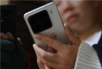 國補首日！京東凌晨送達手機國補第一單：是臺白色小米15