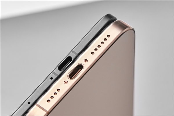 全球薄折疊屏！OPPO Find N5真機(jī)現(xiàn)身：薄到無(wú)敵