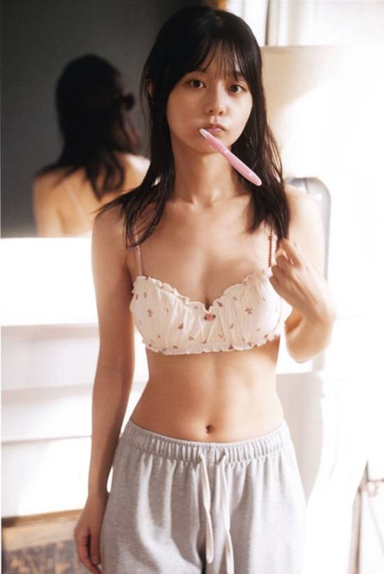 《假面騎士》最美女反派淺倉(cāng)唯：改名復(fù)出拍新寫真