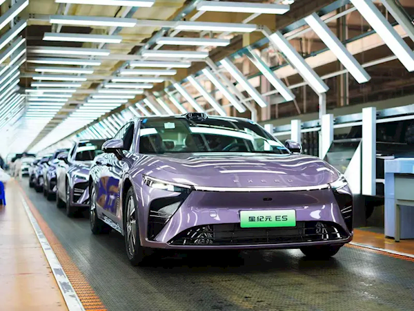星紀(jì)元ES增程版首批量產(chǎn)車(chē)正式下線：續(xù)航1645km、17.5分鐘充至80%