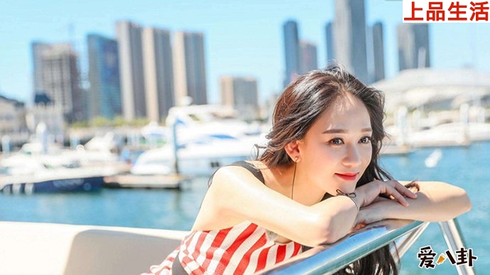 自稱“不介意一個(gè)人，也不介意多一個(gè)人”