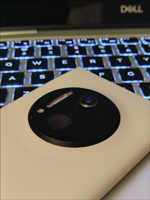 神操作！諾基亞流暢運(yùn)行iOS：iPhone SE 3完美移植至Lumia 1020