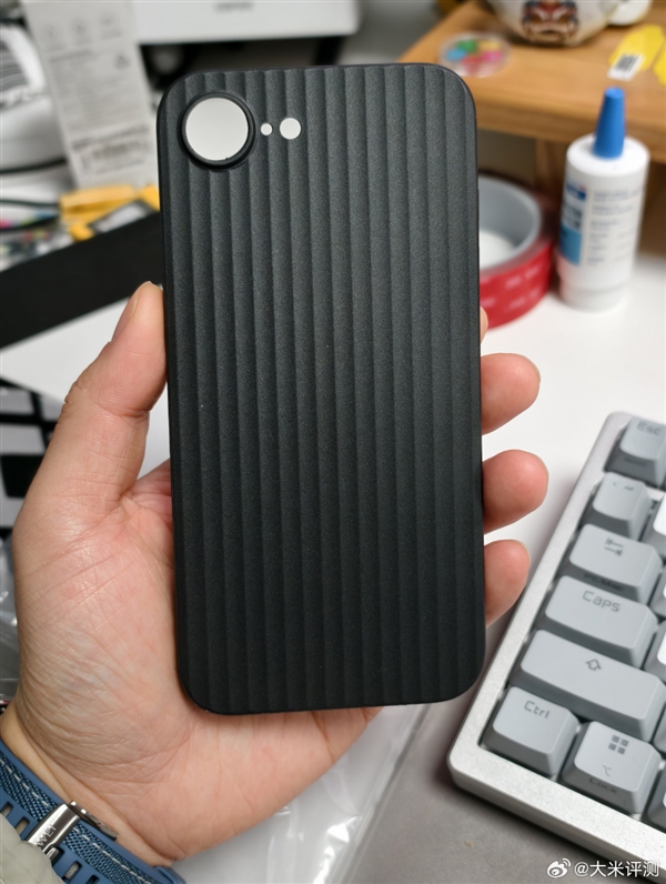 今年便宜的蘋果手機(jī)！iPhone SE 4保護(hù)殼現(xiàn)身
