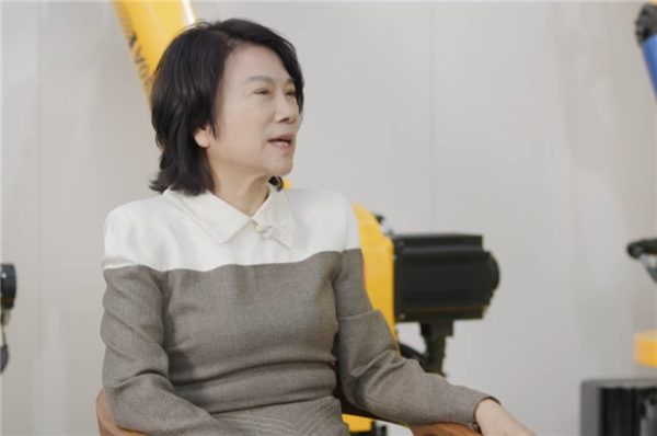 董明珠稱挖人是小偷行為：我們?nèi)瞬哦际歉咝．厴I(yè)生招進(jìn)來(lái)