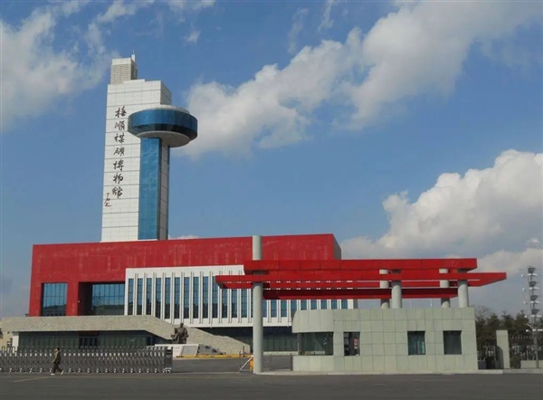 亞洲大露天煤礦 百米厚煤層足足開(kāi)采了118年！古代植物咋都埋那了