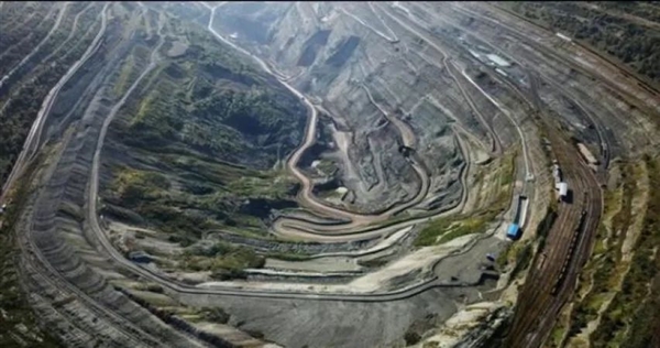 亞洲大露天煤礦 百米厚煤層足足開(kāi)采了118年！古代植物咋都埋那了