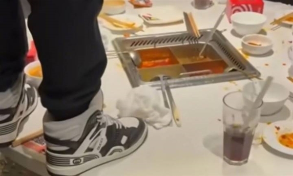 海底撈小便事件10倍現(xiàn)金補(bǔ)償沖上熱搜！專家稱違背公序良俗：呼吁應(yīng)重罰