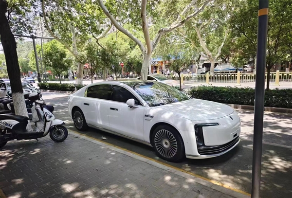 能與勞斯萊斯比高低！尊界S800純白實(shí)車曝光：本周上市