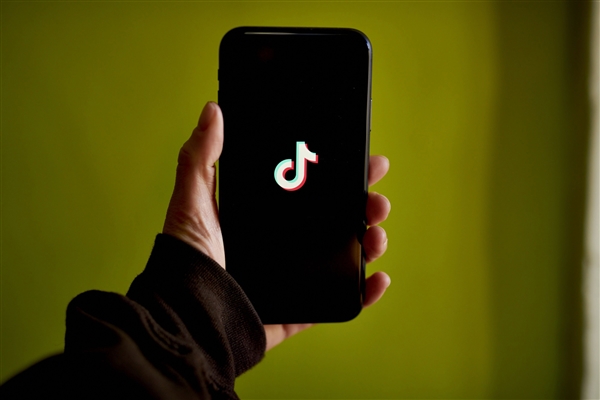 80后博主街拍陌生人：一周漲粉187萬(wàn)