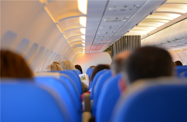 一航班顛簸嚴(yán)重備降石家莊 乘客：好多人被嚇哭了