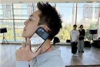 陳偉霆回應iPhone 16 Pro套iPhone 17 Pro殼：新手機在傳數(shù)據(jù) 還要一天多