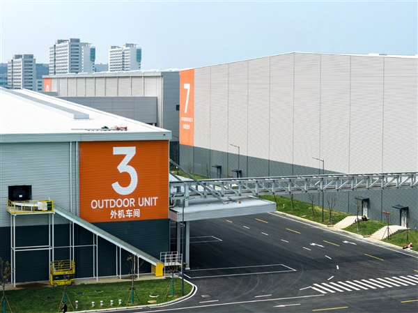 誰再說我是“組裝廠”！今天小米集齊三大工廠：手機(jī)、汽車和大家電全部自己生產(chǎn)